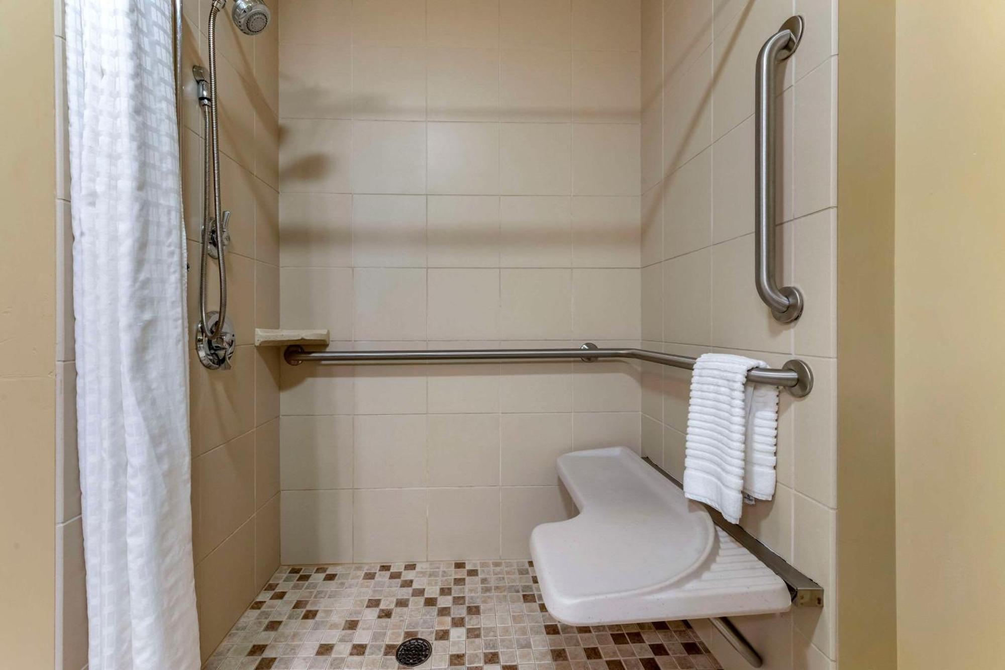 Comfort Inn & Suites Dover Екстериор снимка